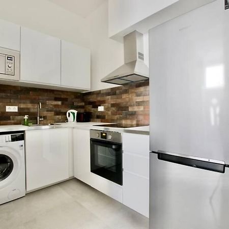 Premium Apartment By Hi5 - Central 3 Bedroom Budapest Extérieur photo