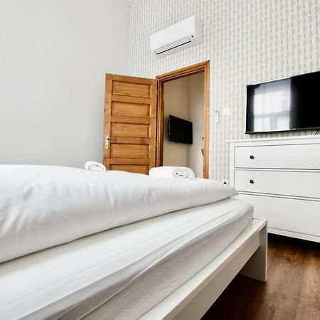 Premium Apartment By Hi5 - Central 3 Bedroom Budapest Extérieur photo