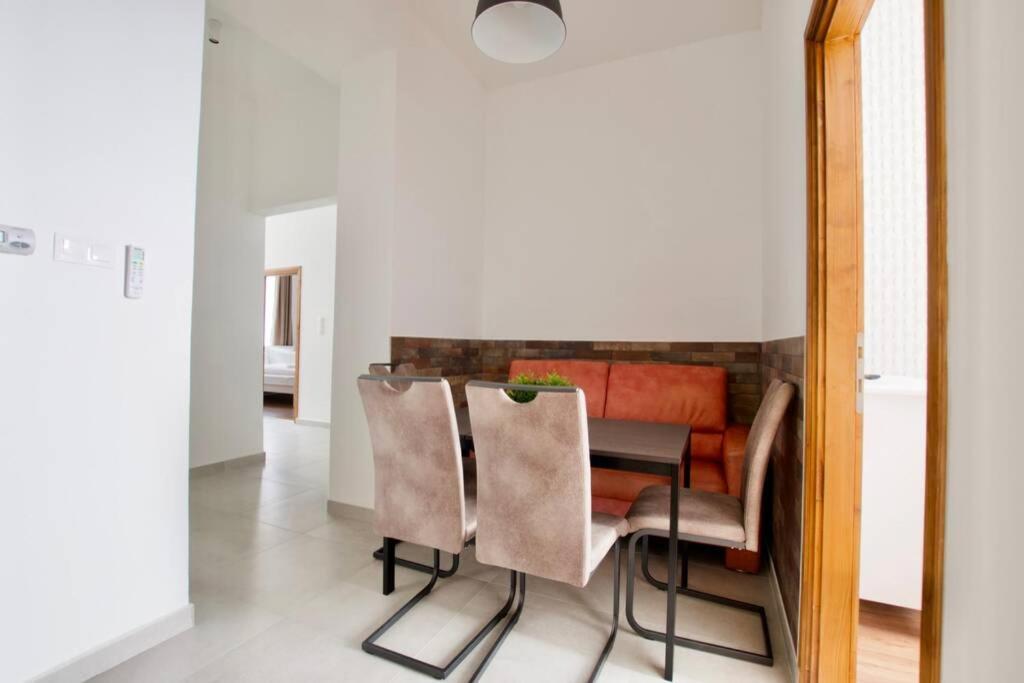 Premium Apartment By Hi5 - Central 3 Bedroom Budapest Extérieur photo
