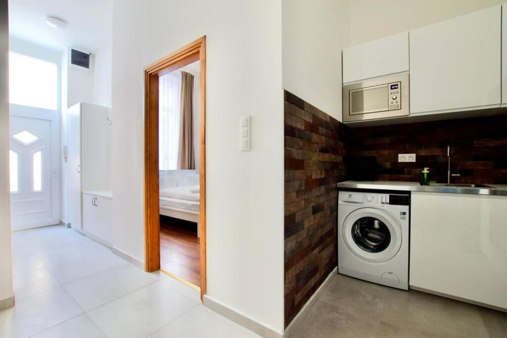 Premium Apartment By Hi5 - Central 3 Bedroom Budapest Extérieur photo